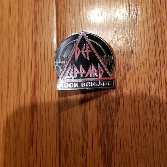 Def Leppard Accessories Def Leppard Rick Brigade 220 Tour Pin New